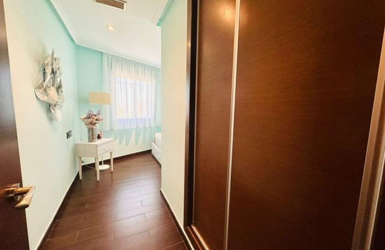 Revente - Appartement -
Torrevieja - Estacion De Autobuses