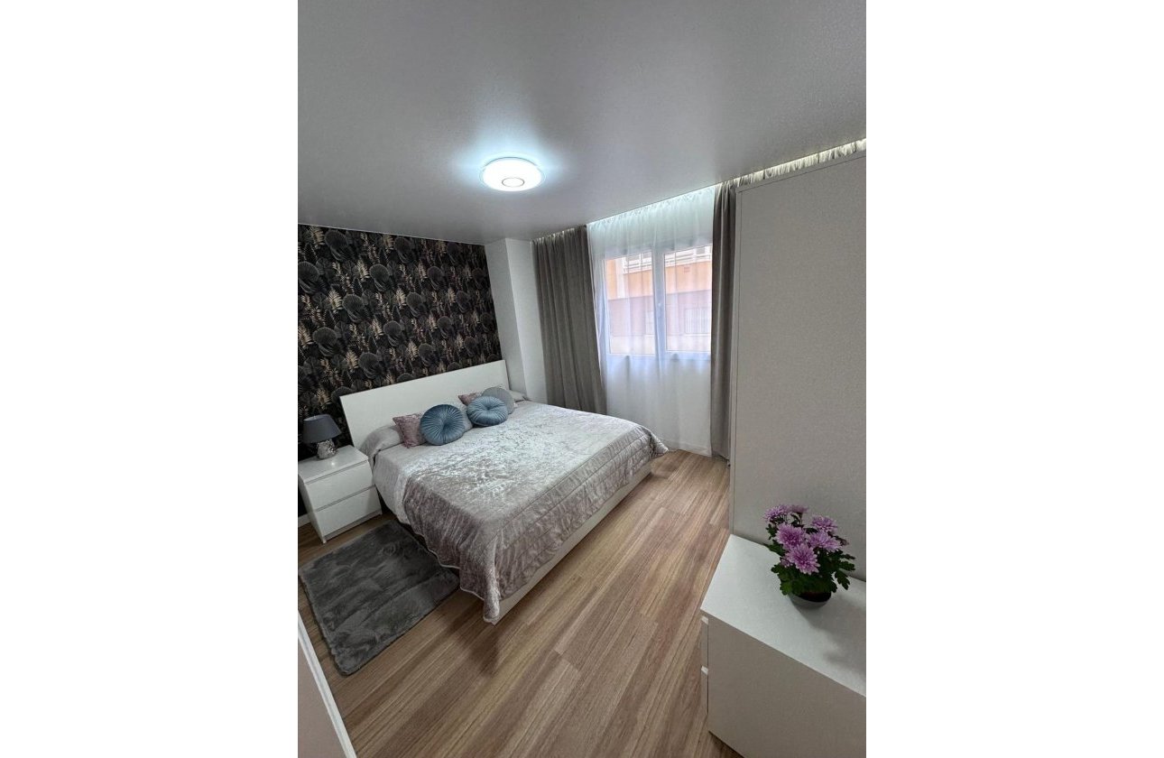 Revente - Appartement -
Torrevieja - Estacion De Autobuses