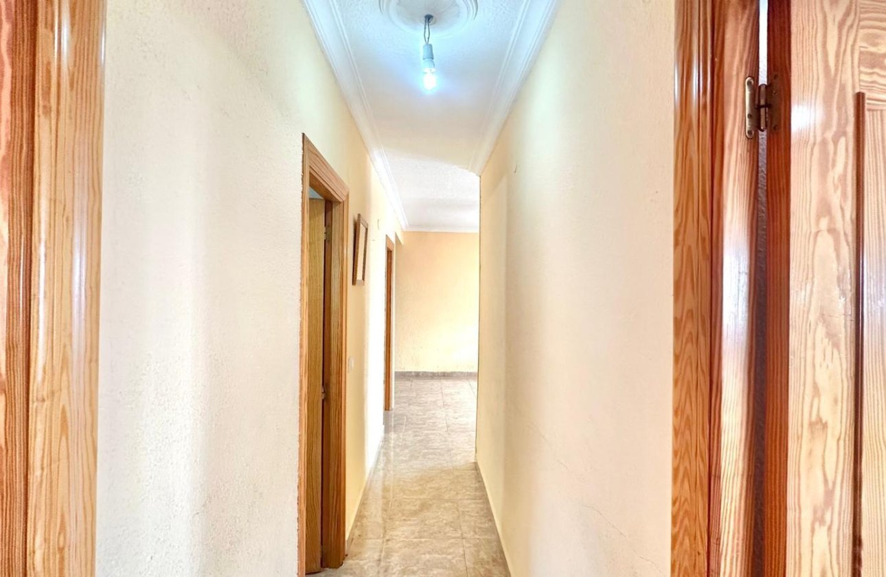 Revente - Appartement -
Torrevieja - Estacion De Autobuses