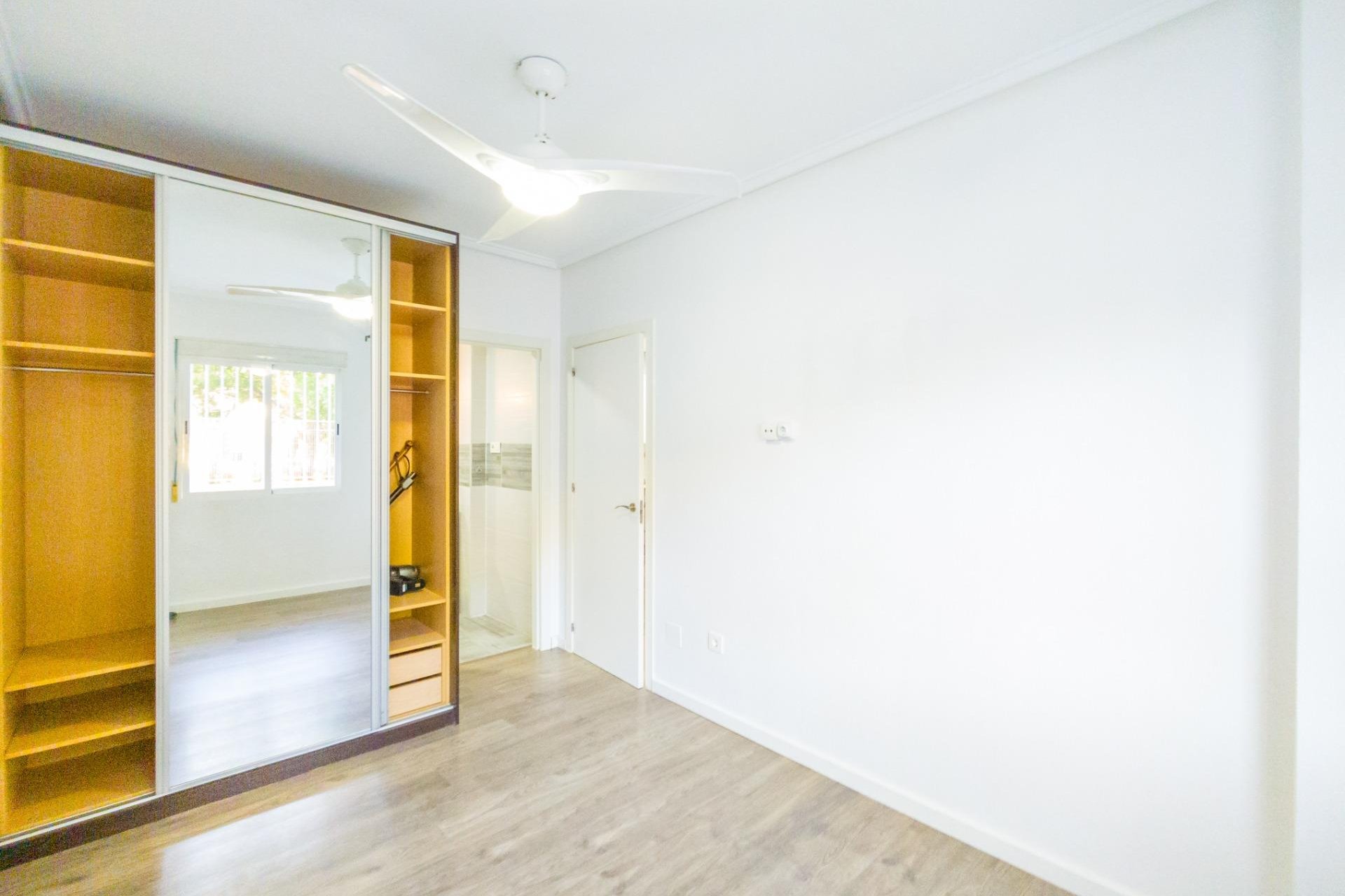 Revente - Appartement -
Torrevieja - Estacion De Autobuses