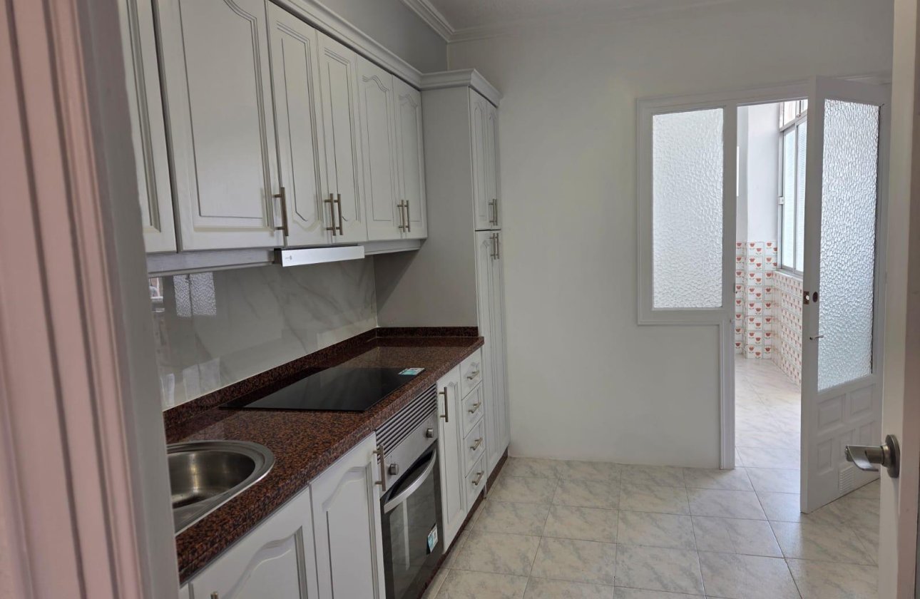Revente - Appartement -
Torrevieja - Estacion De Autobuses