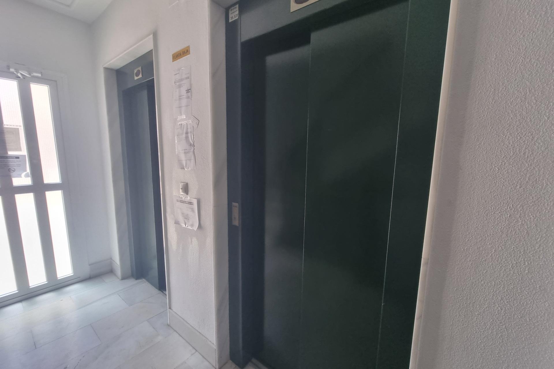 Revente - Appartement -
Torrevieja - Estacion De Autobuses