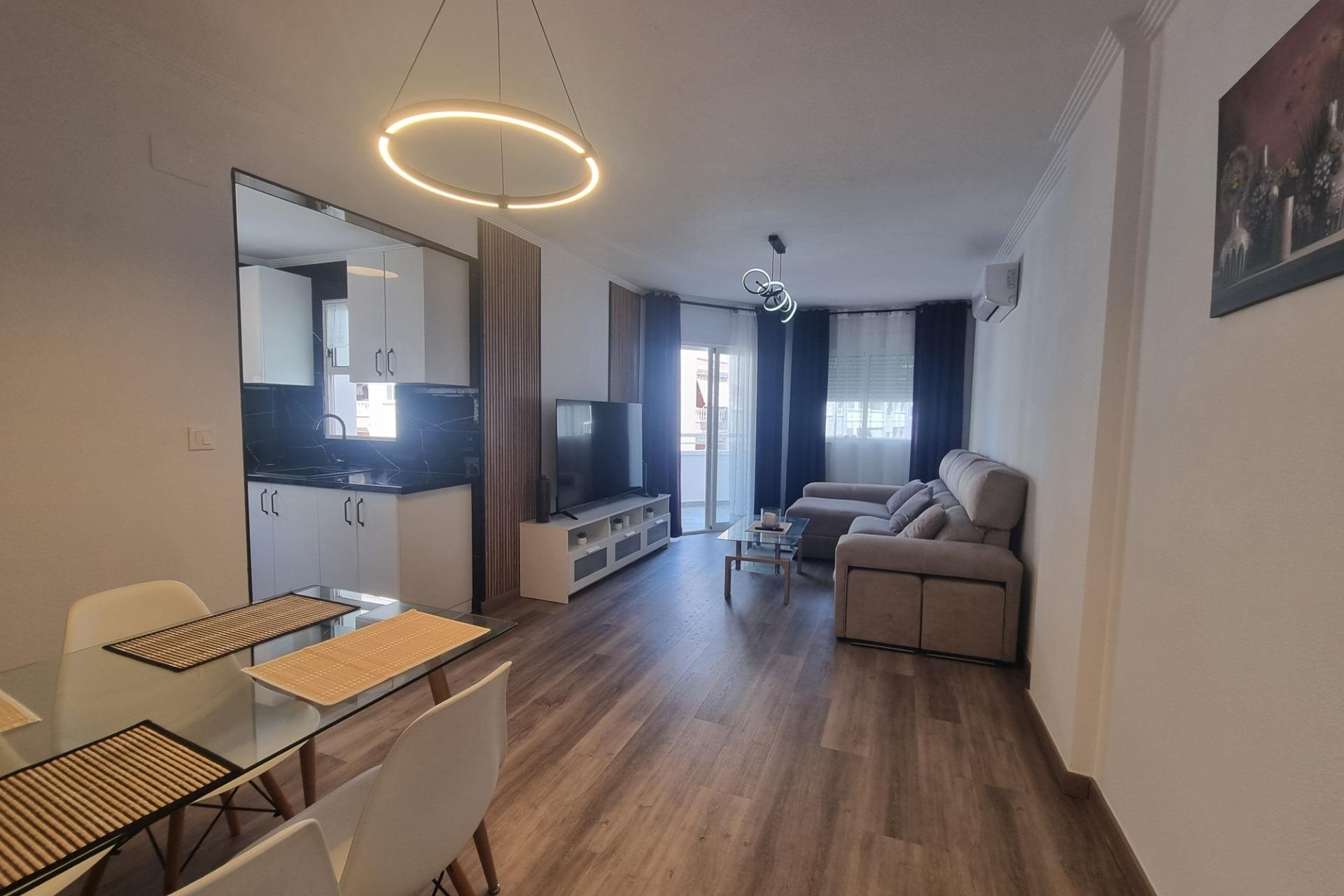 Revente - Appartement -
Torrevieja - Estacion De Autobuses