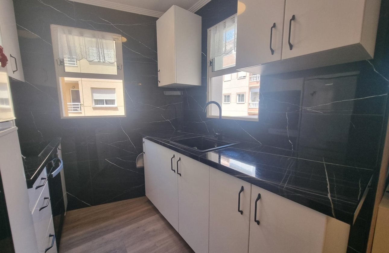 Revente - Appartement -
Torrevieja - Estacion De Autobuses