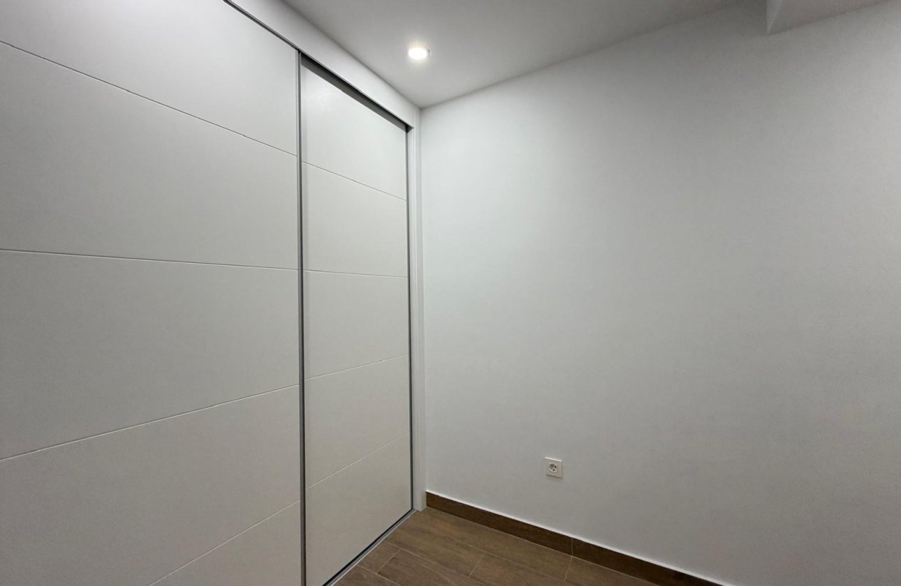 Revente - Appartement -
Torrevieja - Estacion De Autobuses