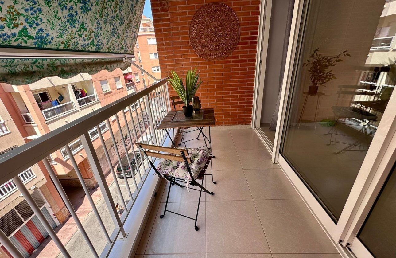 Revente - Appartement -
Torrevieja - Habaneras