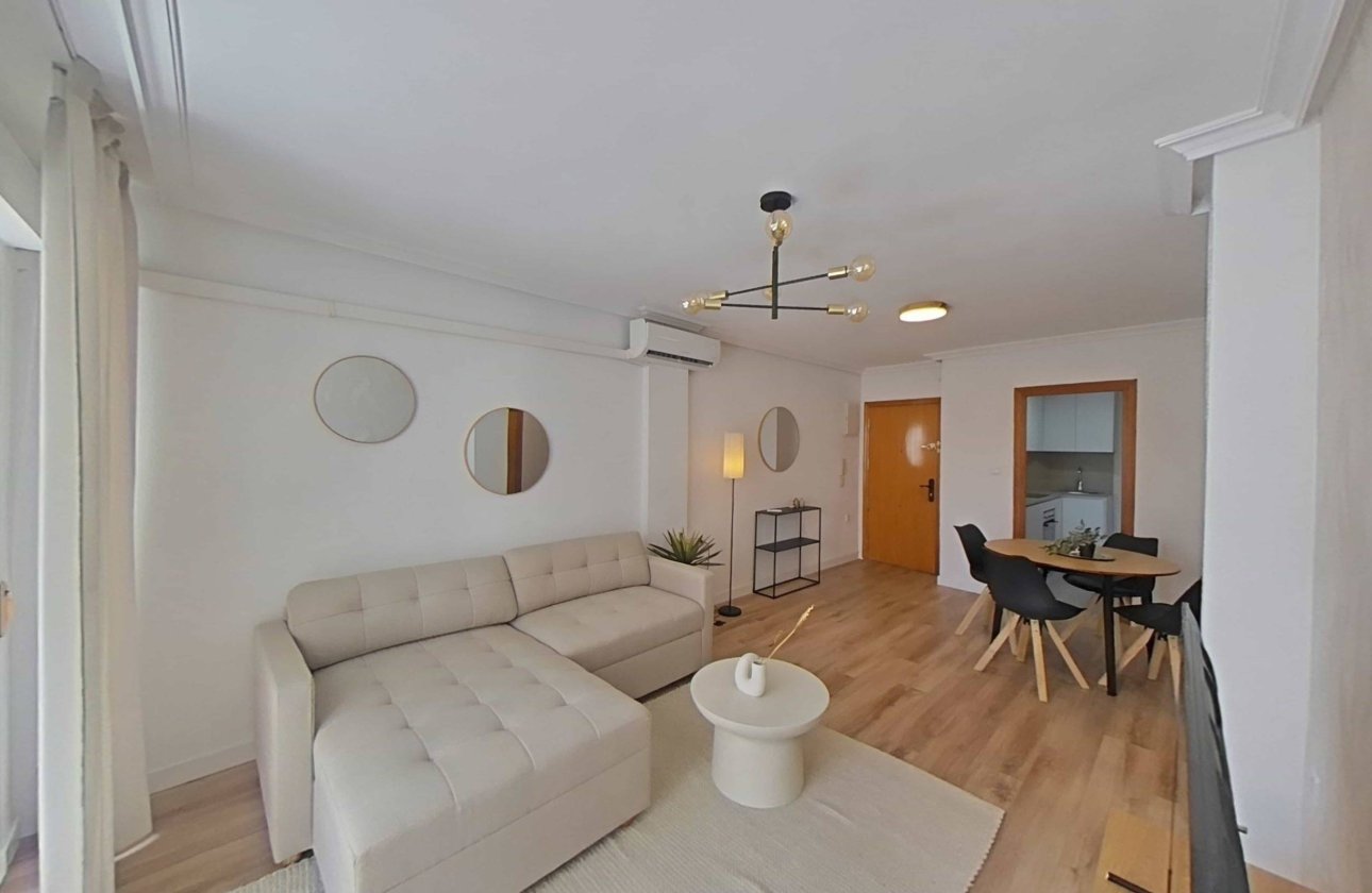 Revente - Appartement -
Torrevieja - La Mata Pueblo