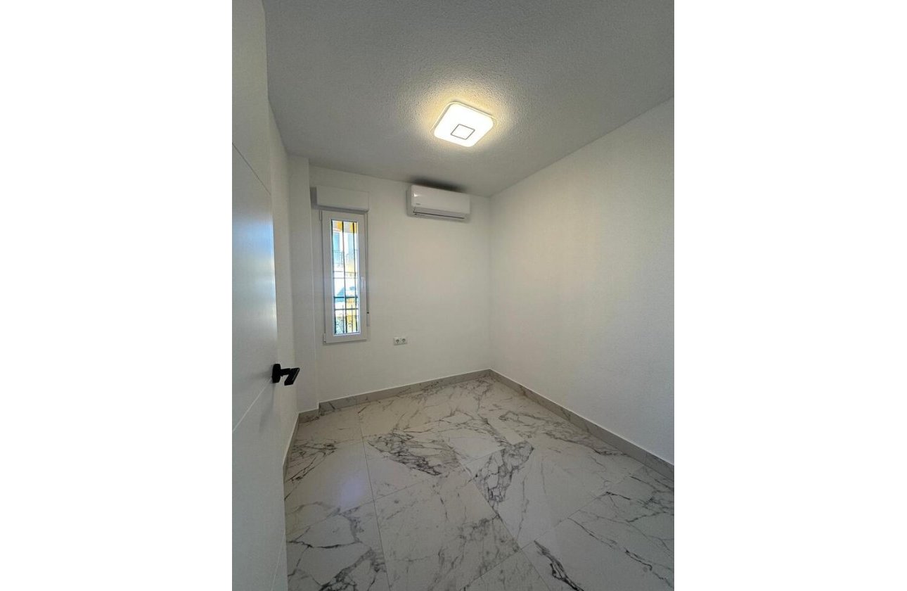 Revente - Appartement -
Torrevieja - La Veleta