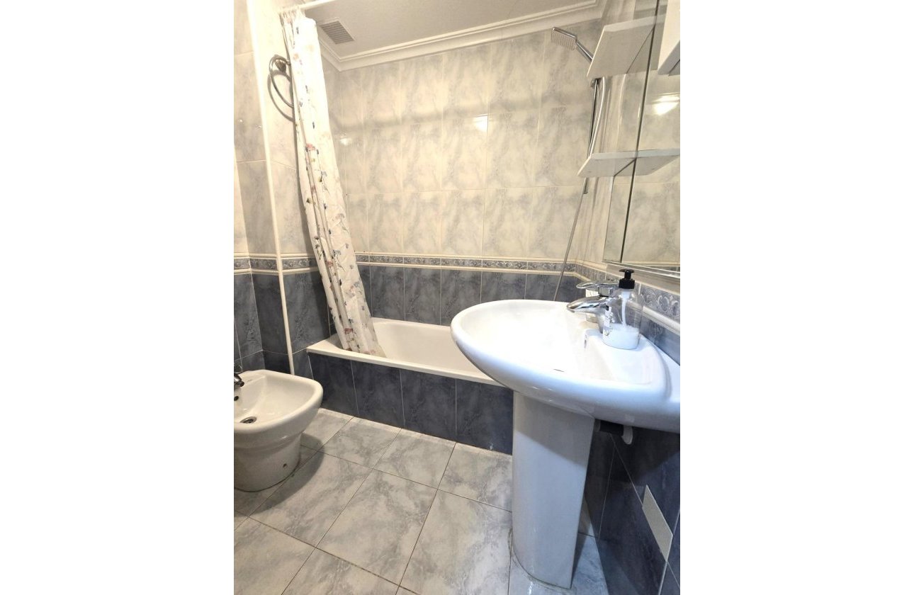 Revente - Appartement -
Torrevieja - Las Piscinas Naturales