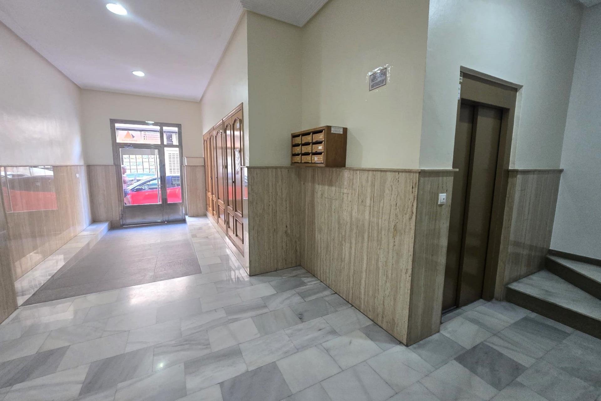 Revente - Appartement -
Torrevieja - Las Piscinas Naturales