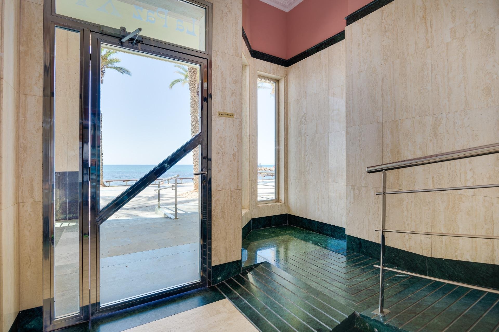 Revente - Appartement -
Torrevieja - Paseo Maritimo