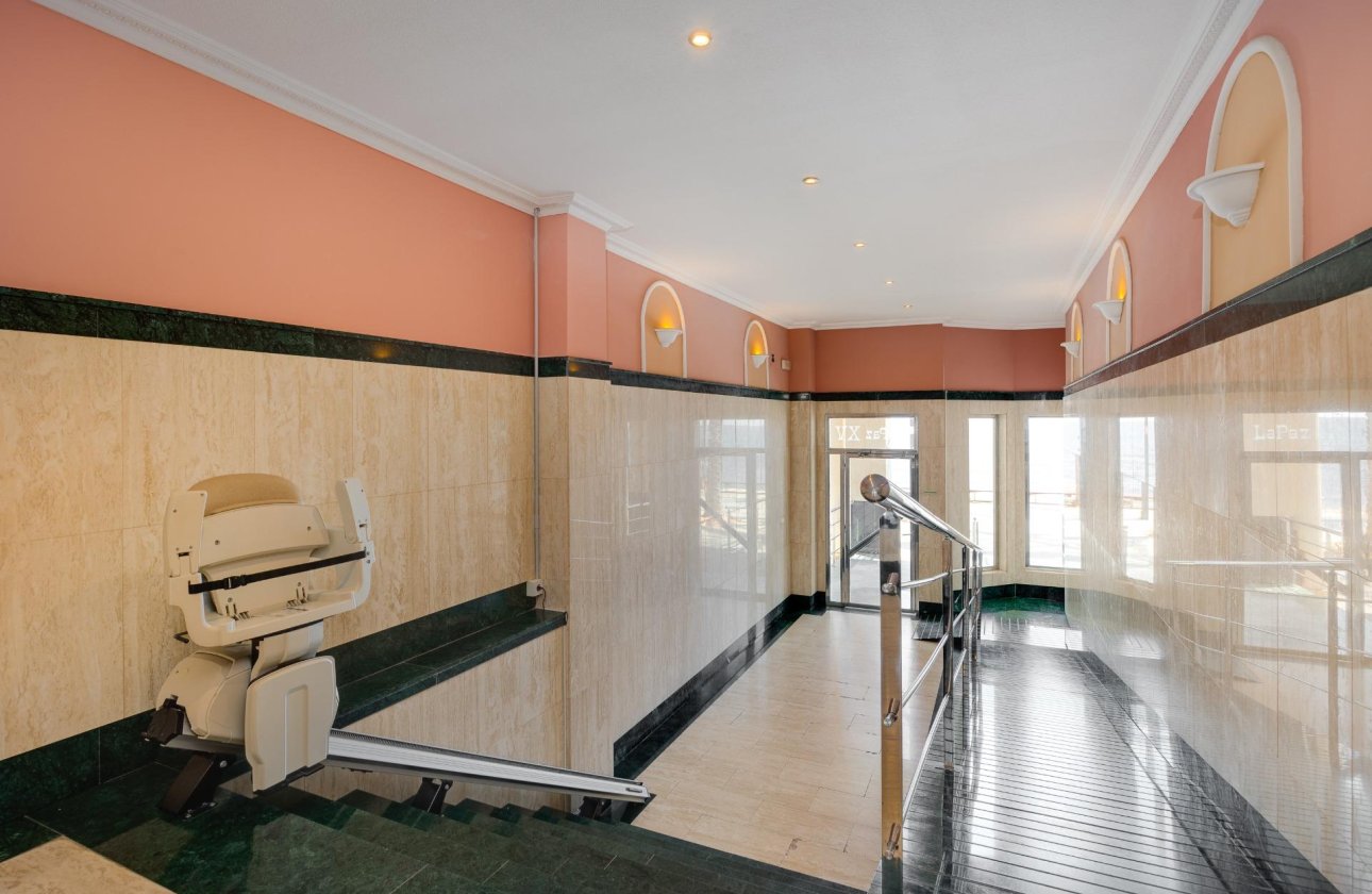 Revente - Appartement -
Torrevieja - Paseo Maritimo