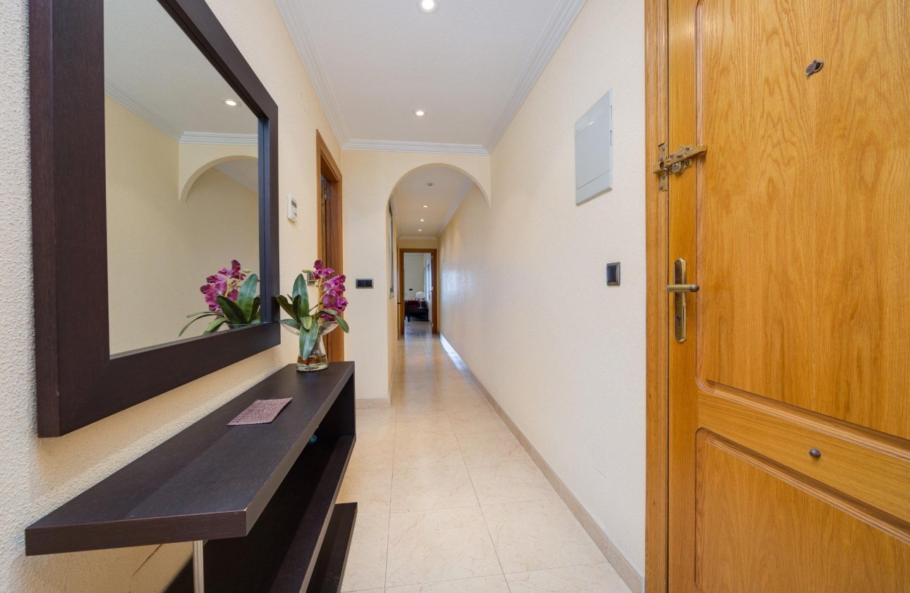 Revente - Appartement -
Torrevieja - Paseo Maritimo