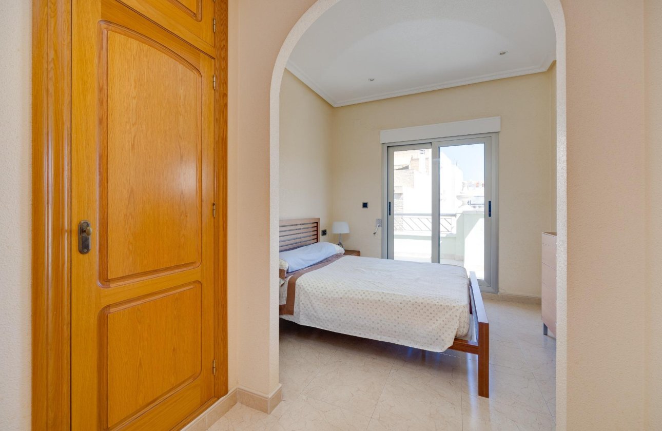 Revente - Appartement -
Torrevieja - Paseo Maritimo