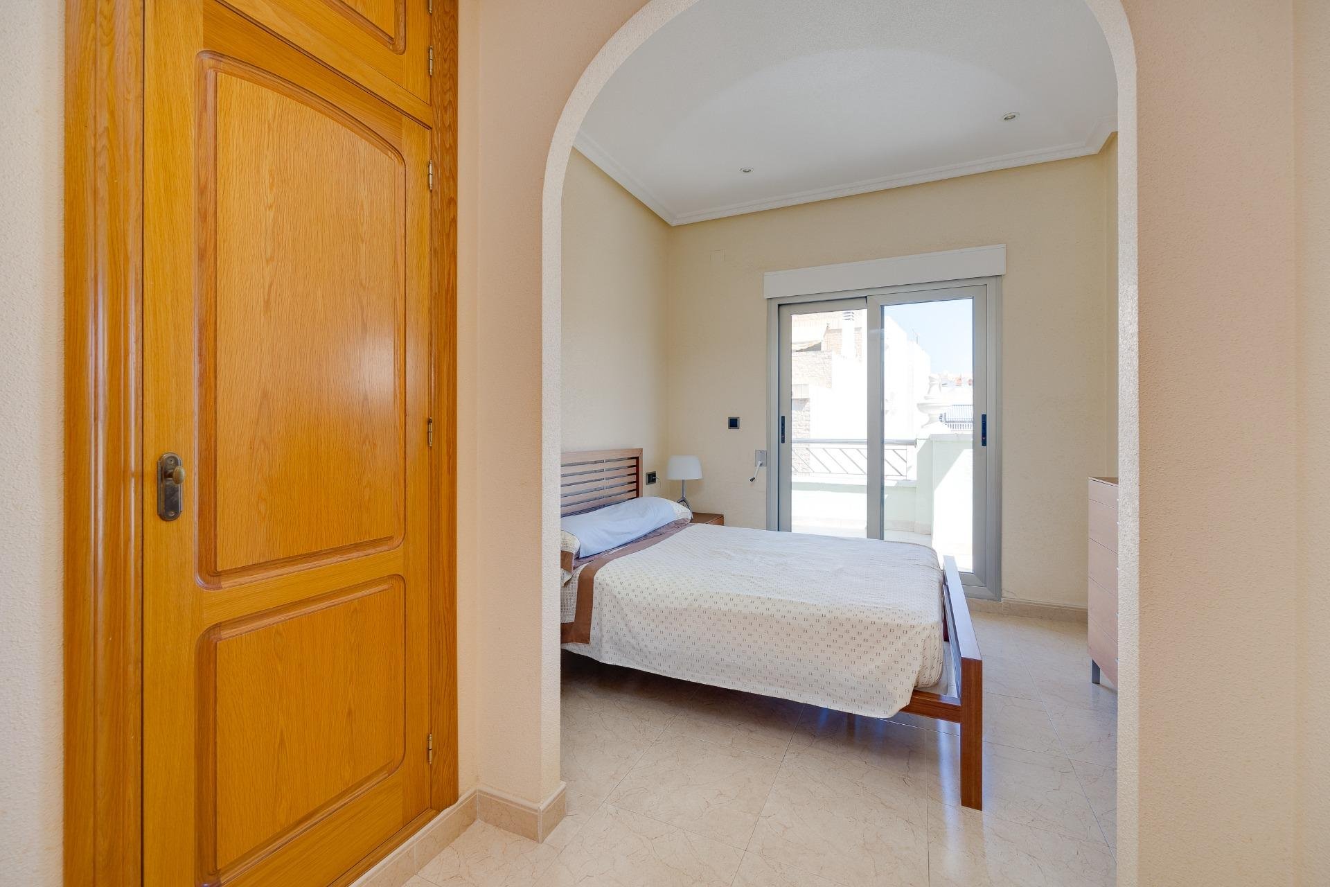 Revente - Appartement -
Torrevieja - Paseo Maritimo