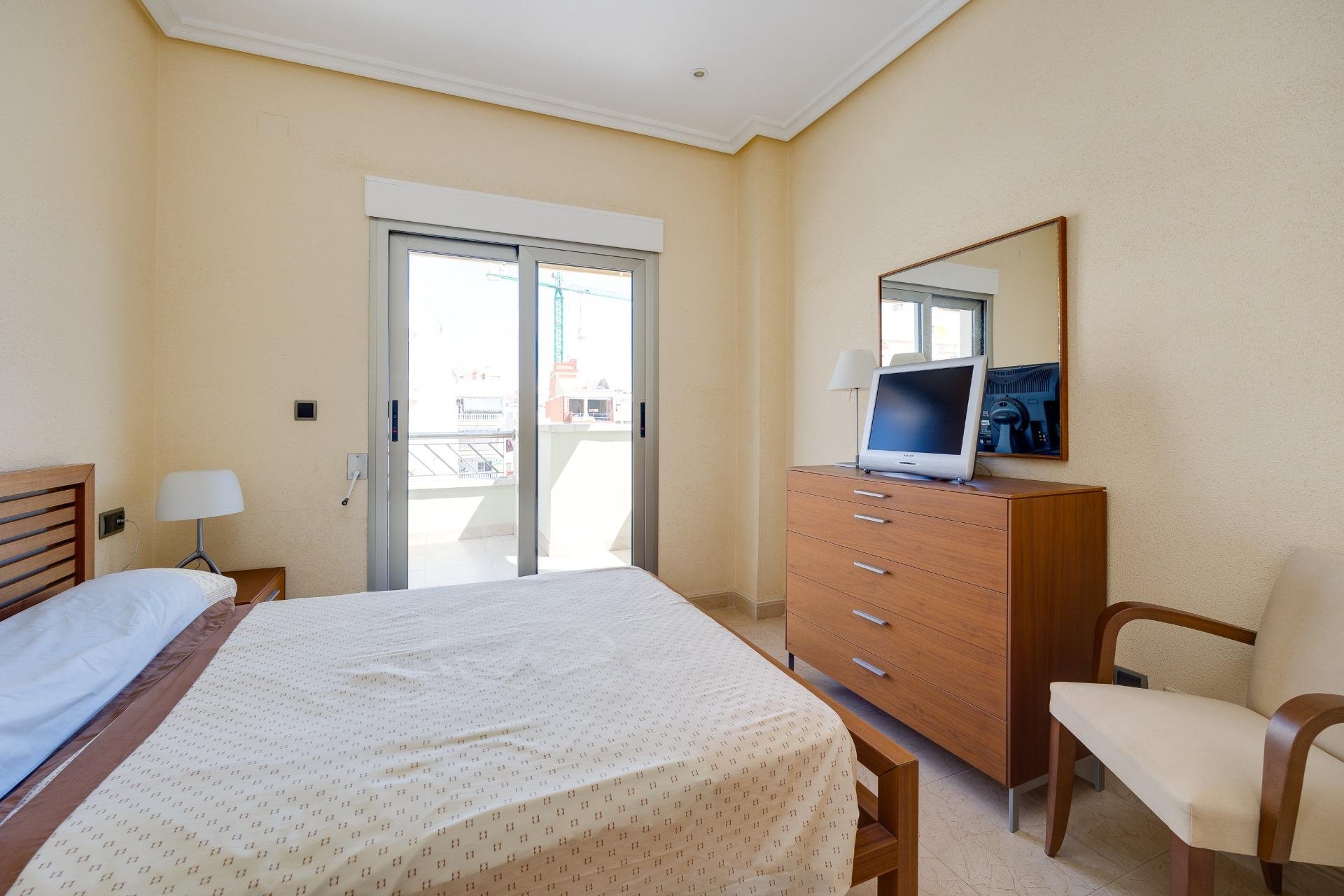 Revente - Appartement -
Torrevieja - Paseo Maritimo