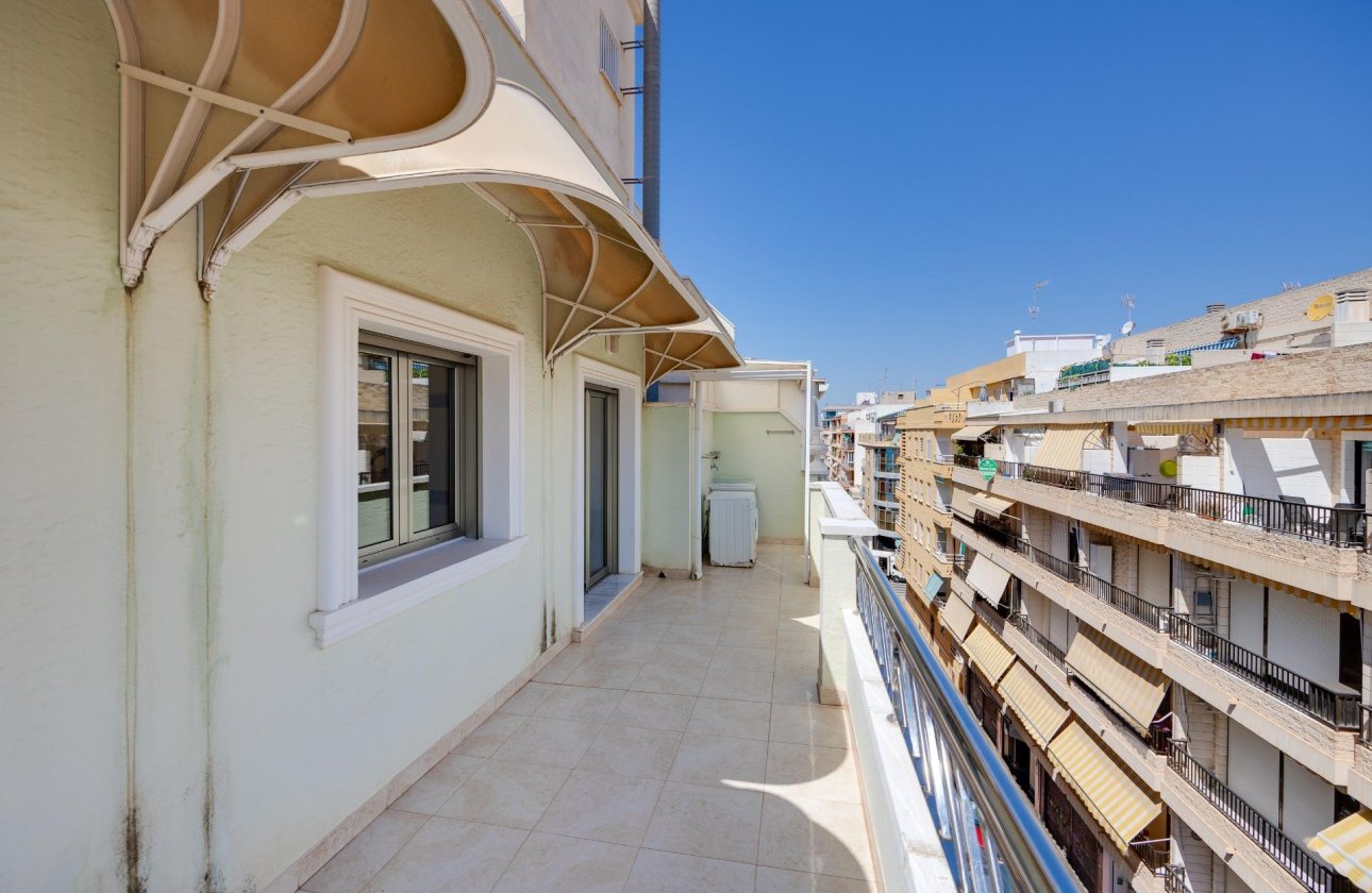 Revente - Appartement -
Torrevieja - Paseo Maritimo