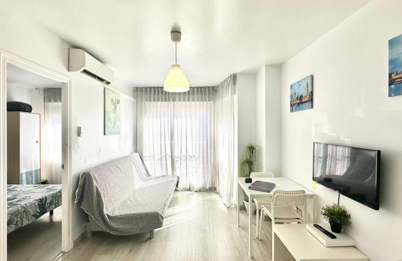 Revente - Appartement -
Torrevieja - Paseo Maritimo