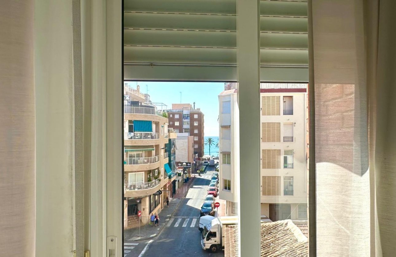 Revente - Appartement -
Torrevieja - Paseo Maritimo