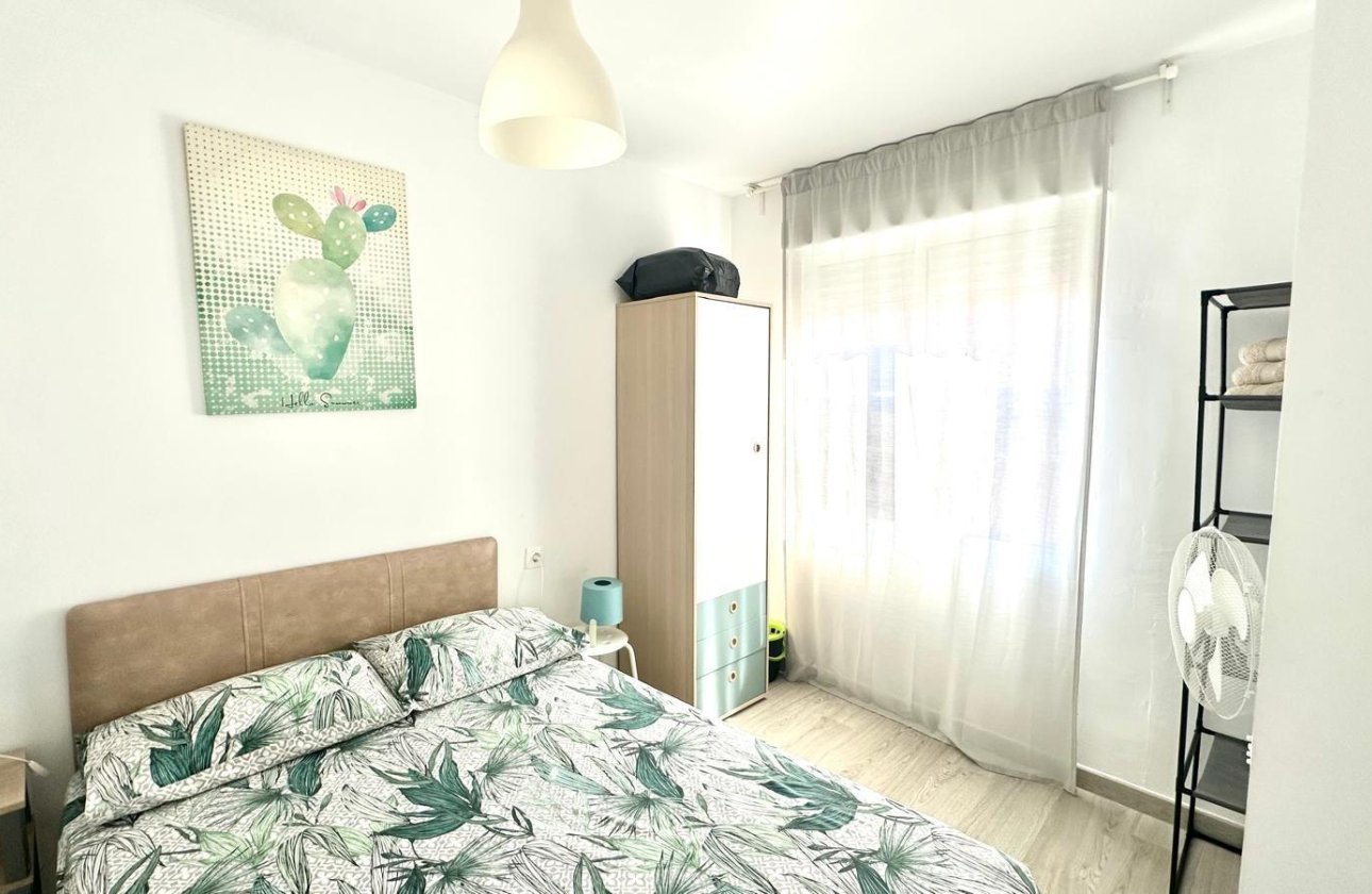 Revente - Appartement -
Torrevieja - Paseo Maritimo