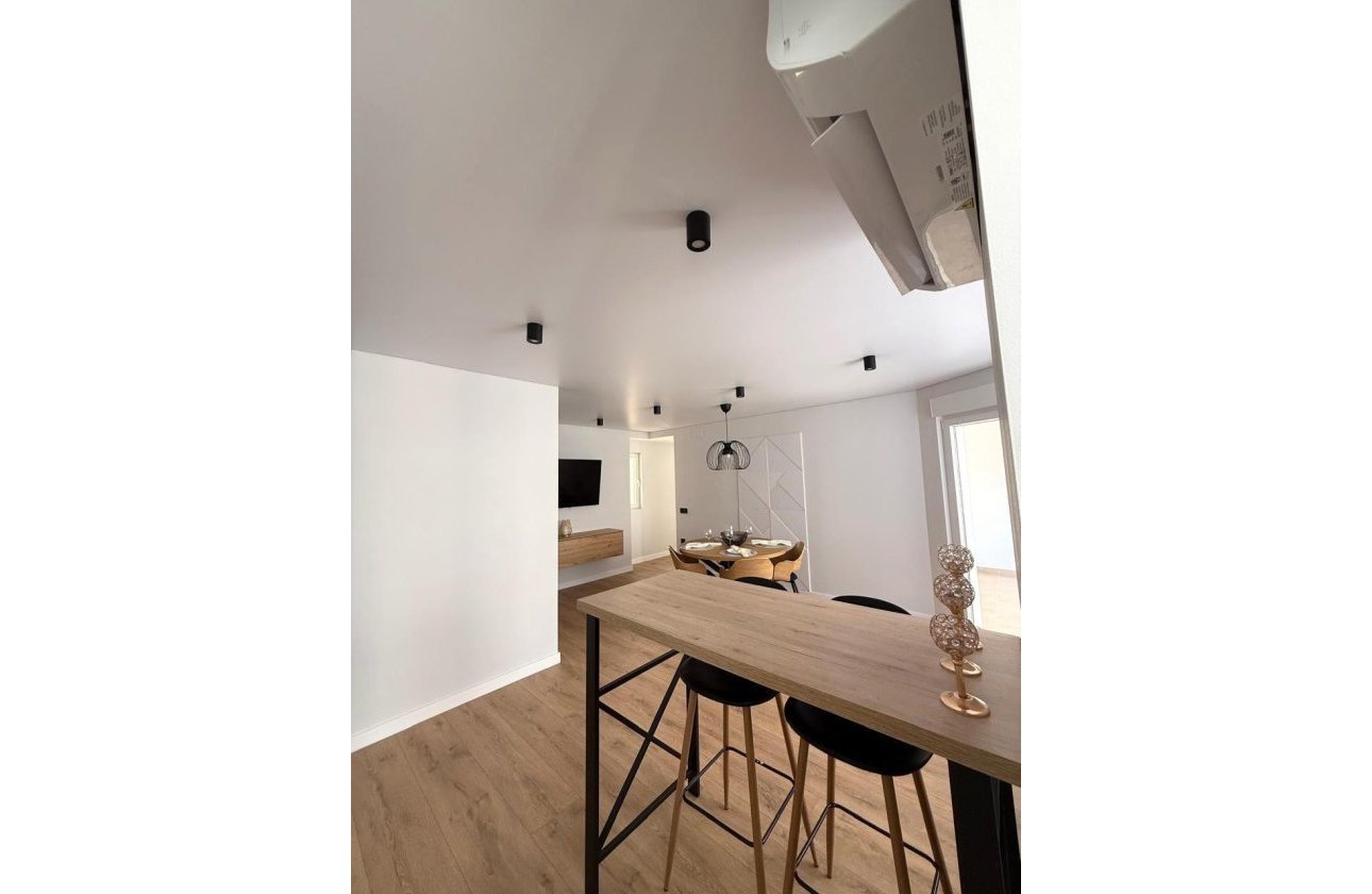 Revente - Appartement -
Torrevieja - Paseo Maritimo