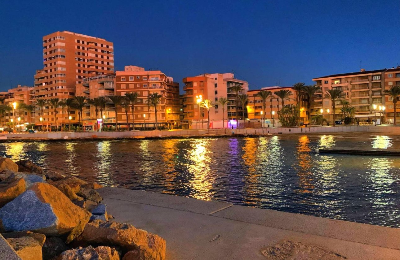 Revente - Appartement -
Torrevieja - Paseo Maritimo