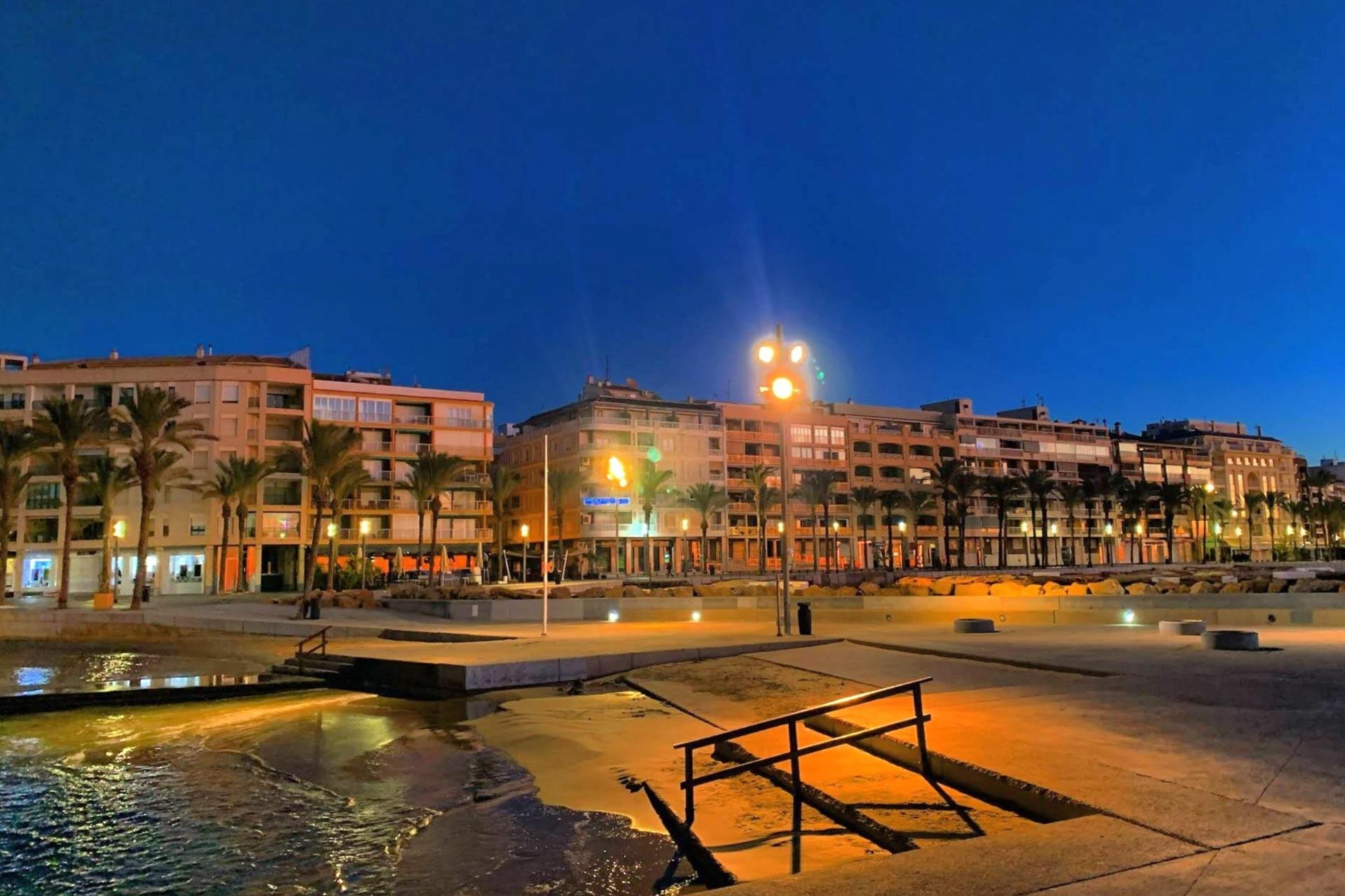 Revente - Appartement -
Torrevieja - Paseo Maritimo