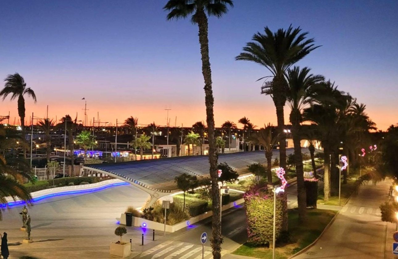 Revente - Appartement -
Torrevieja - Paseo Maritimo