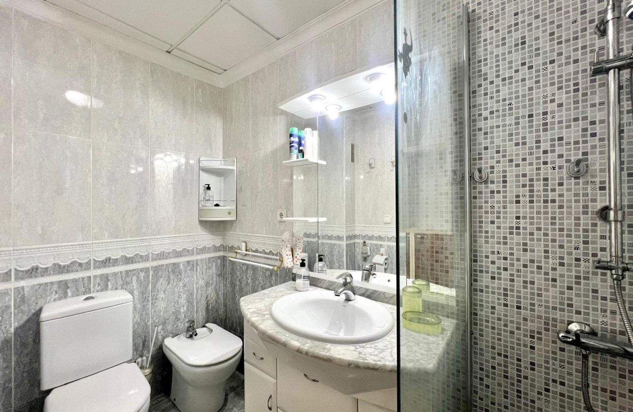 Revente - Appartement -
Torrevieja - Paseo Maritimo