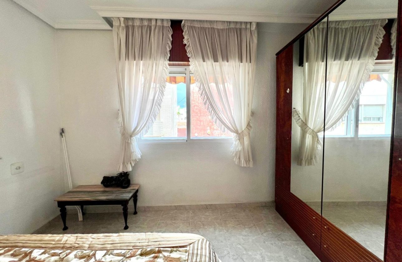 Revente - Appartement -
Torrevieja - Paseo Maritimo