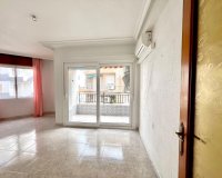 Revente - Appartement -
Torrevieja - Paseo Maritimo