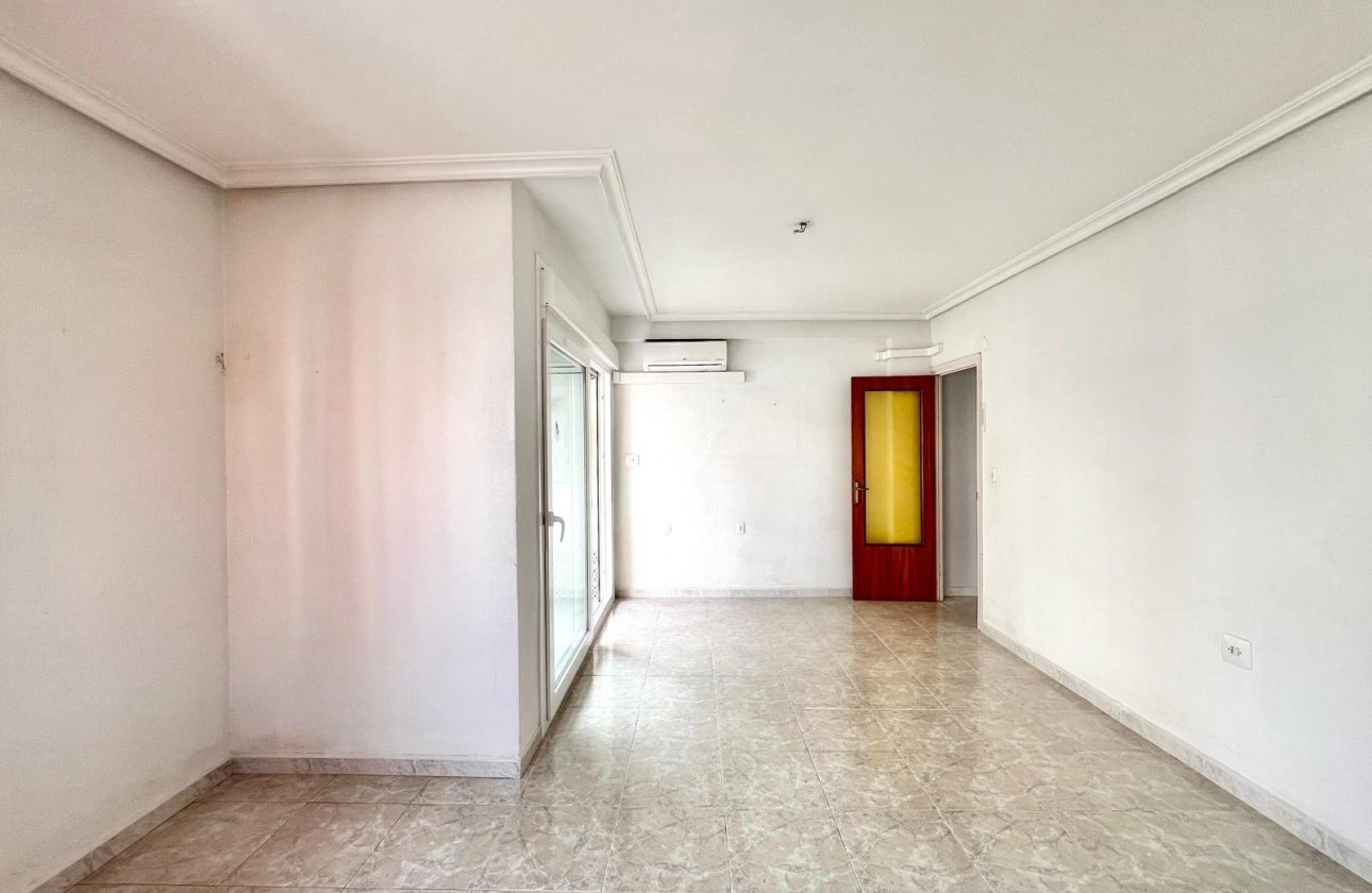 Revente - Appartement -
Torrevieja - Paseo Maritimo