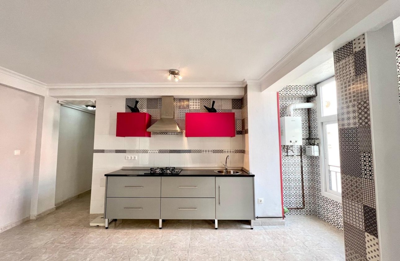 Revente - Appartement -
Torrevieja - Paseo Maritimo