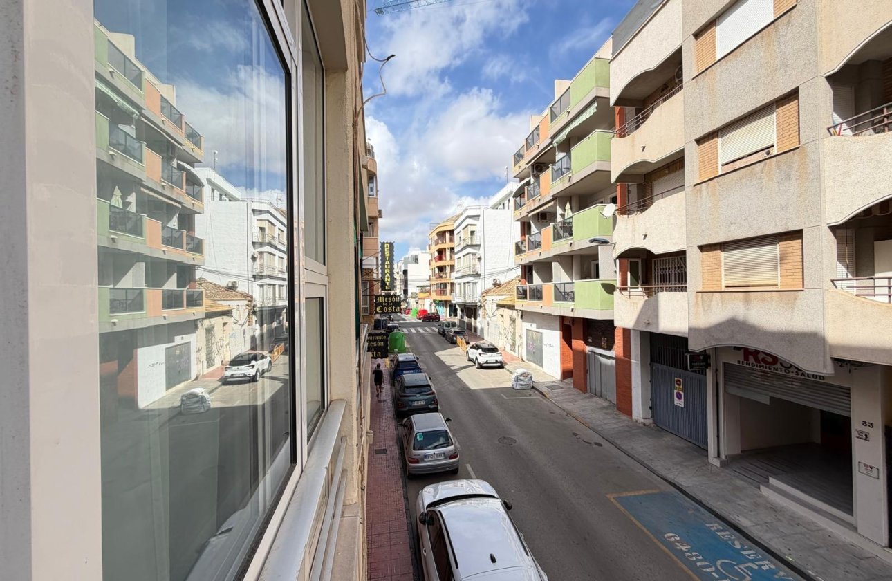 Revente - Appartement -
Torrevieja - Paseo Maritimo