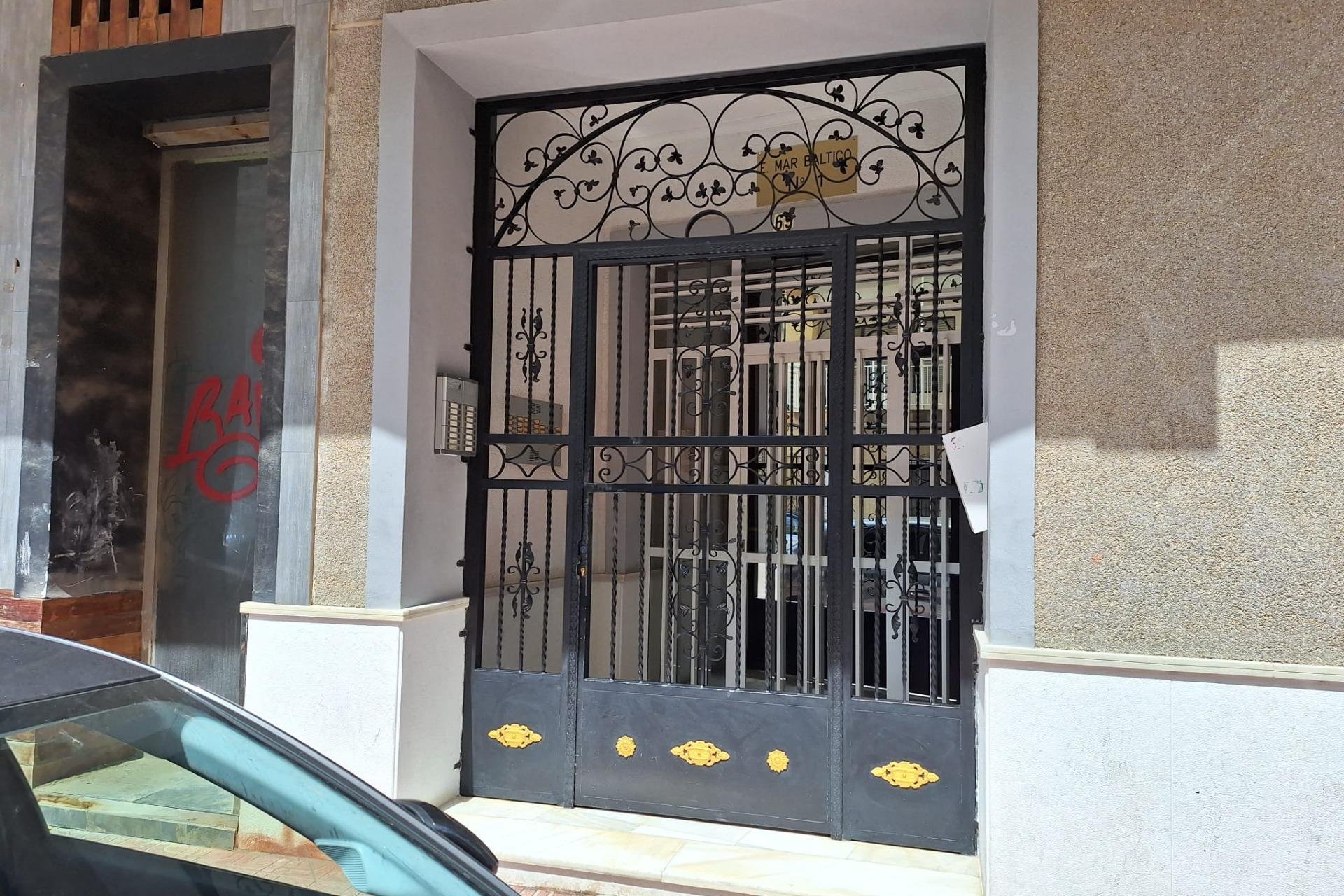 Revente - Appartement -
Torrevieja - Playa de los Locos