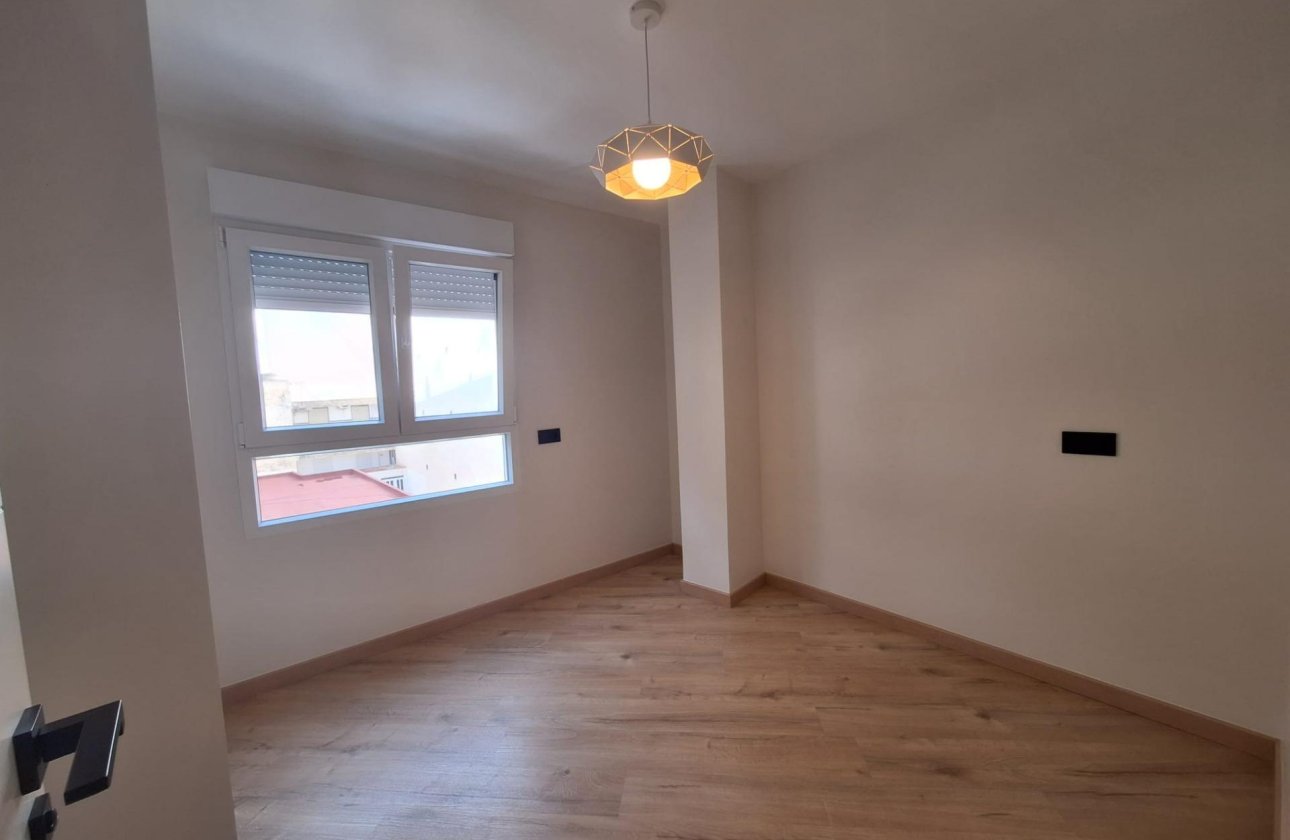 Revente - Appartement -
Torrevieja - Playa de los Locos