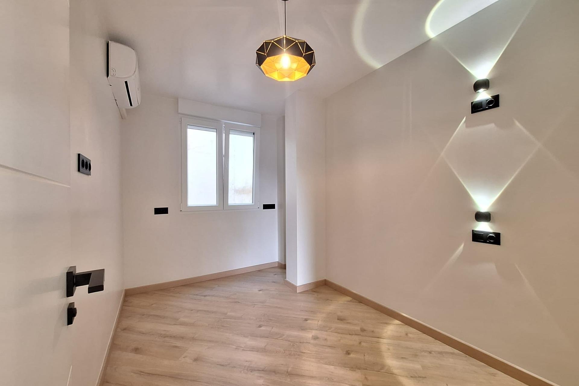 Revente - Appartement -
Torrevieja - Playa de los Locos