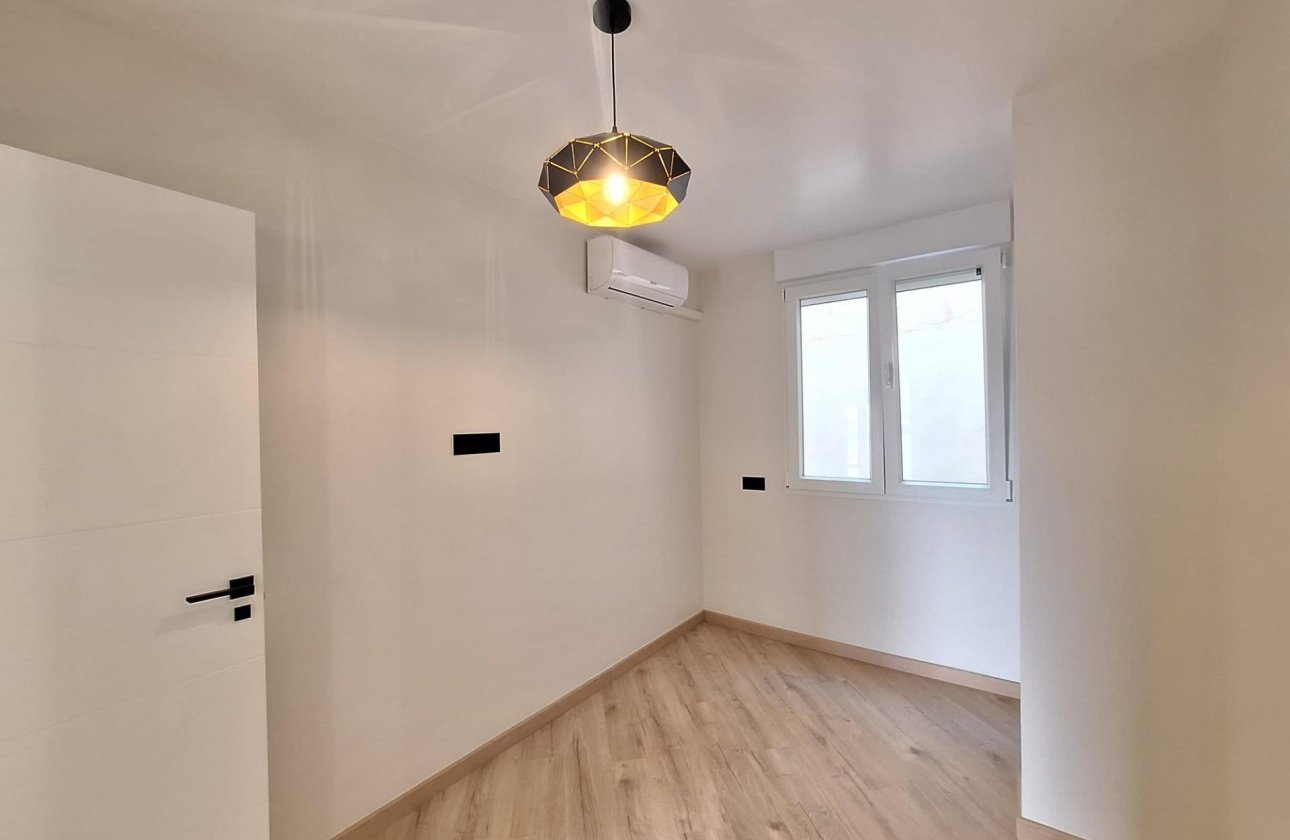 Revente - Appartement -
Torrevieja - Playa de los Locos