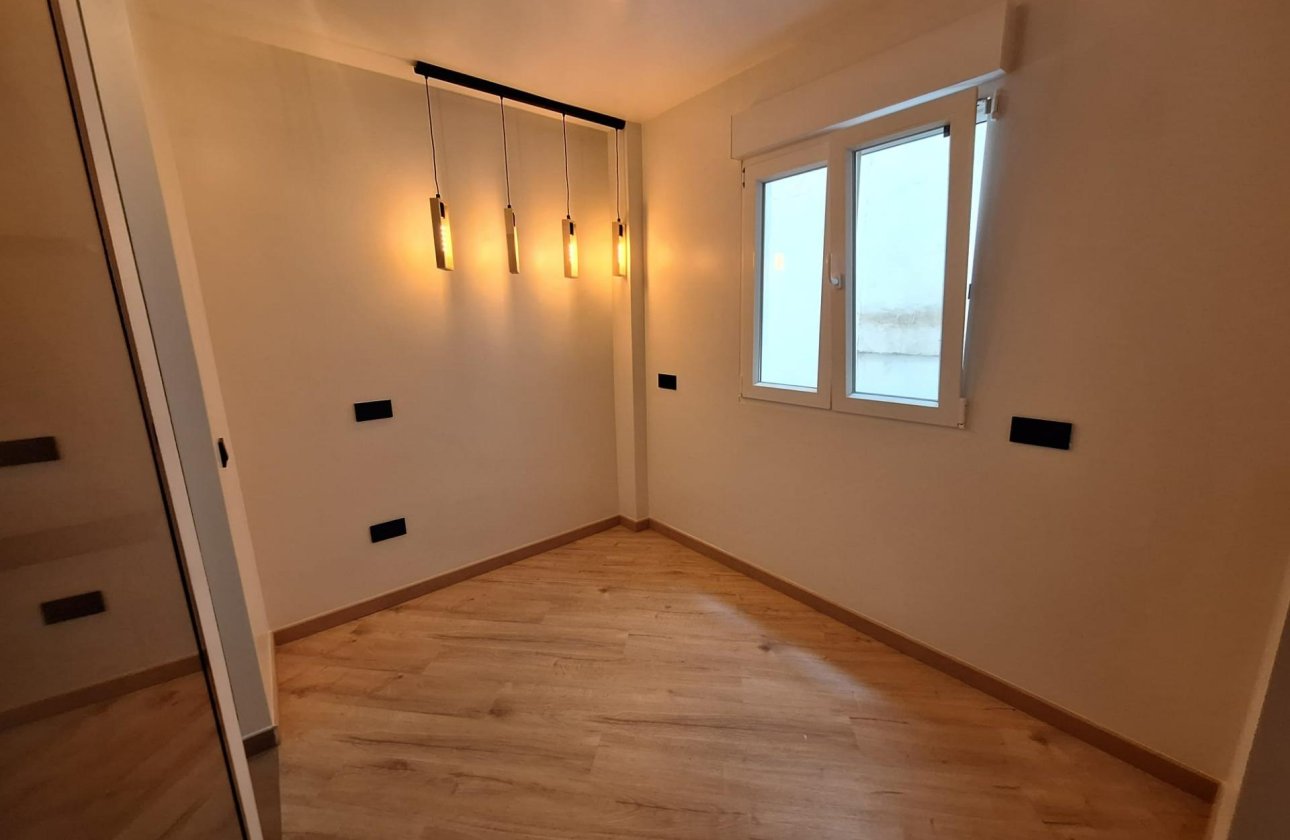 Revente - Appartement -
Torrevieja - Playa de los Locos