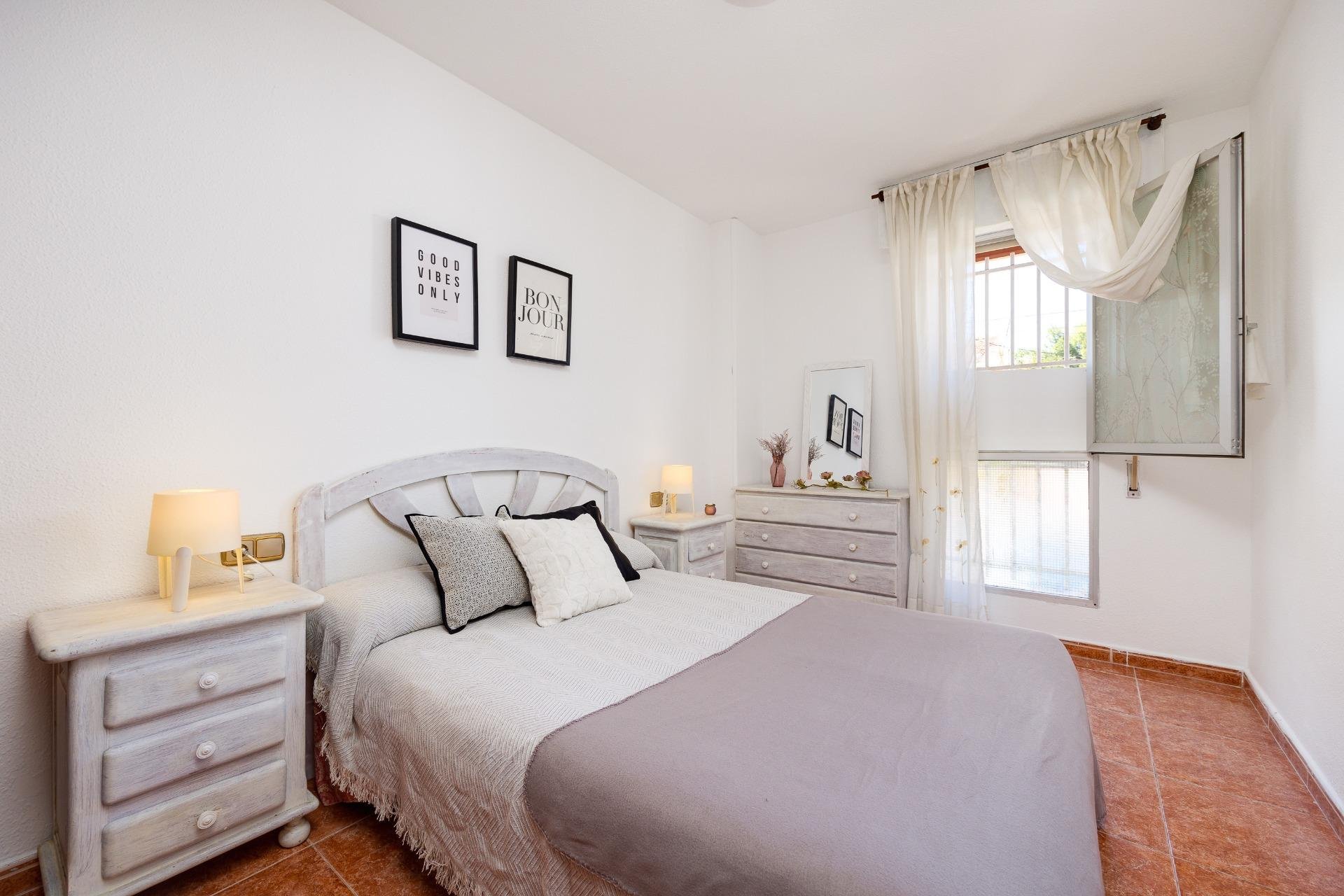 Revente - Appartement -
Torrevieja - Playa De Los Naufragos