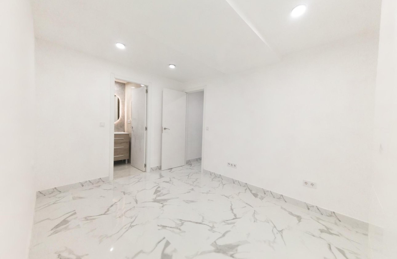 Revente - Appartement -
Torrevieja - Playa De Los Naufragos