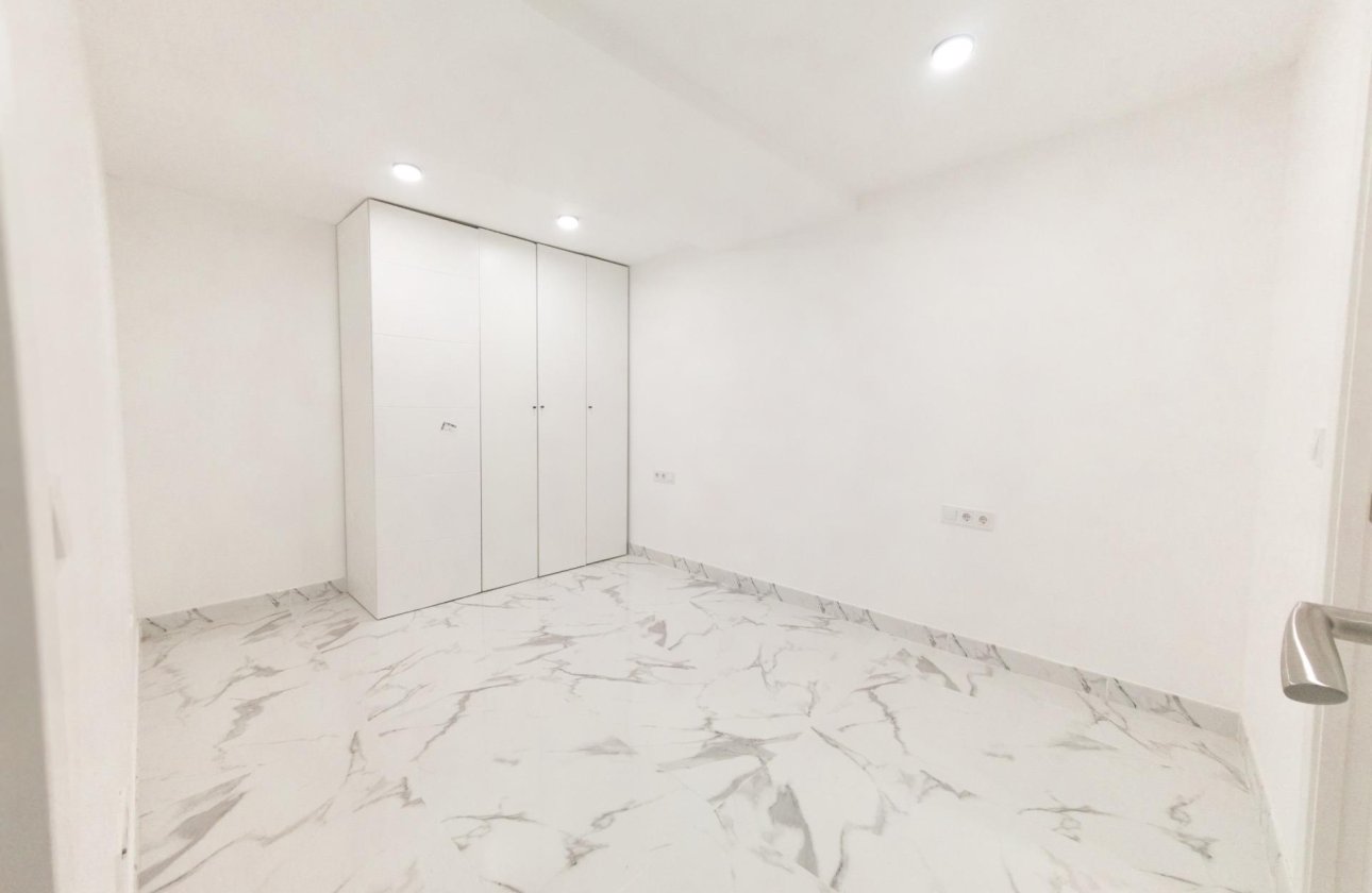 Revente - Appartement -
Torrevieja - Playa De Los Naufragos