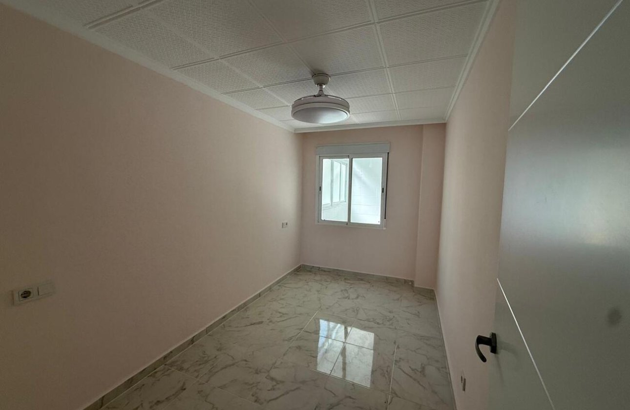 Revente - Appartement -
Torrevieja - Playa del Acequión