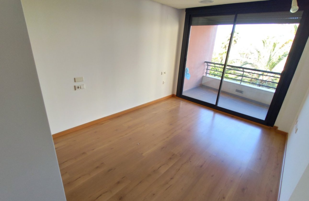 Revente - Appartement -
Torrevieja - Puerto