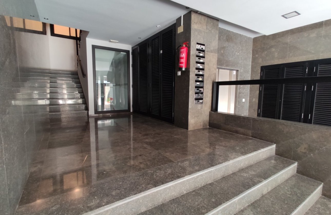 Revente - Appartement -
Torrevieja - Puerto