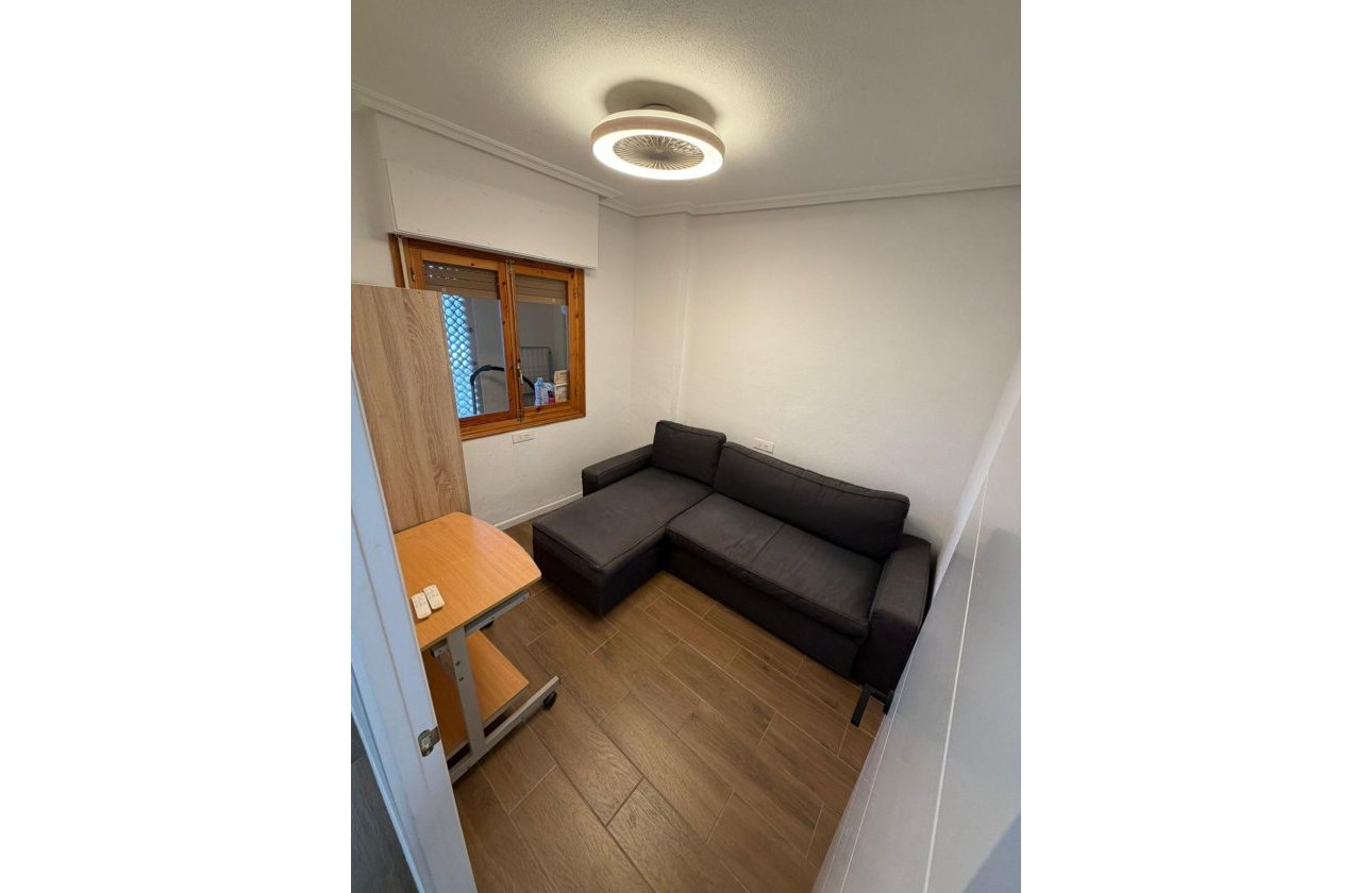 Revente - Appartement -
Torrevieja - Punta Prima