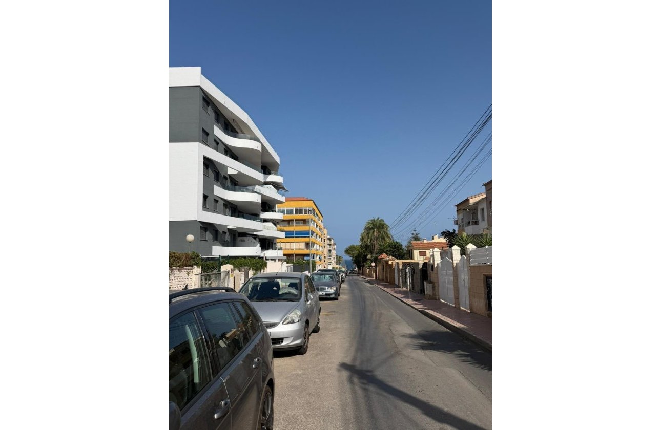 Revente - Appartement -
Torrevieja - Punta Prima