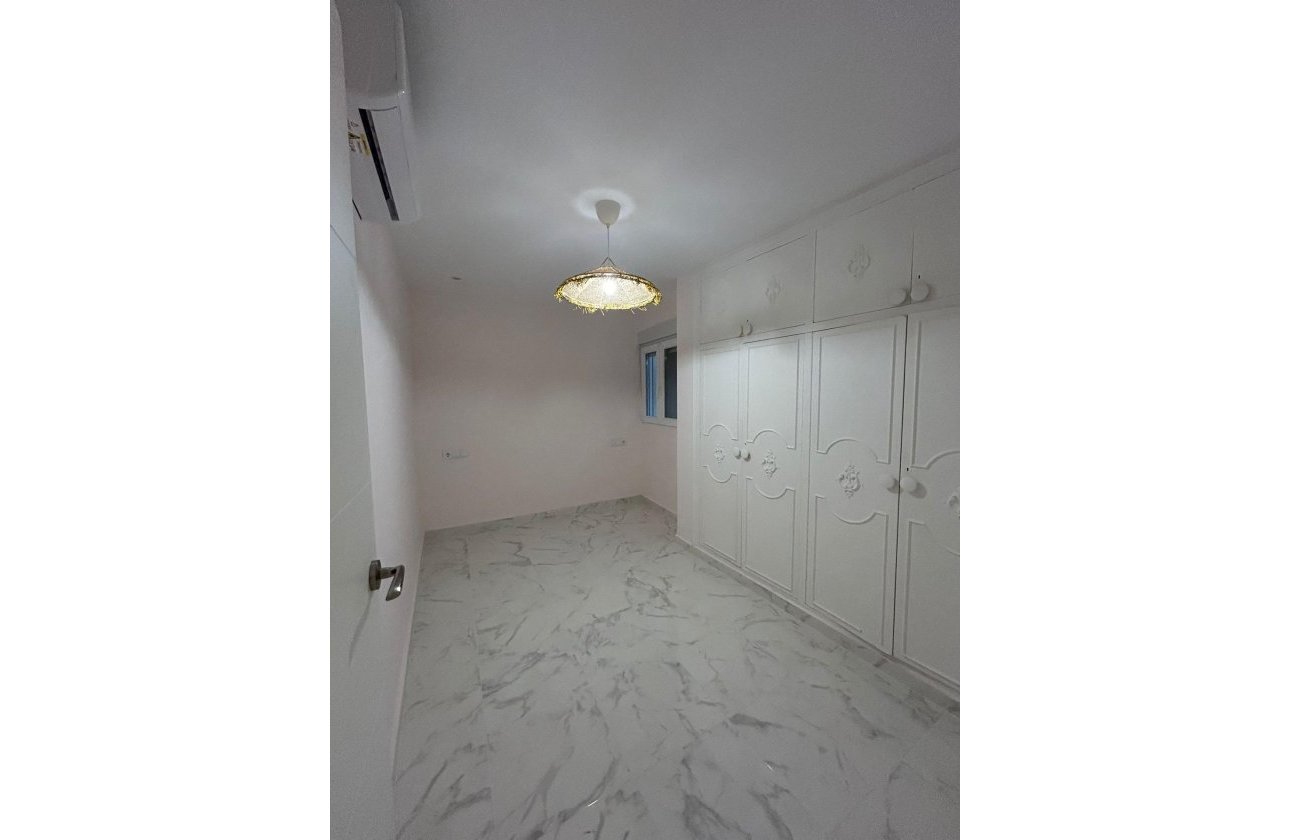 Revente - Appartement -
Torrevieja