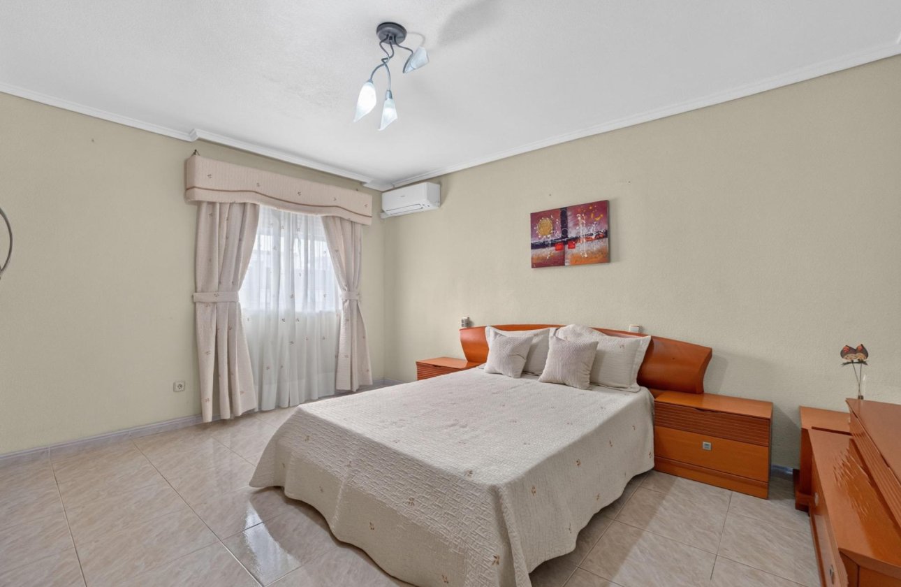 Revente - Appartement -
Torrevieja
