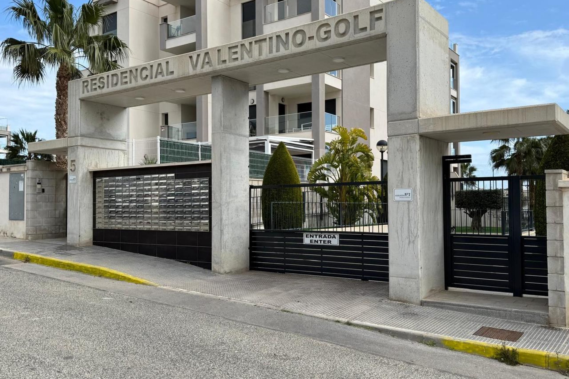 Revente - Appartement -
Villamartin - Costa Blanca